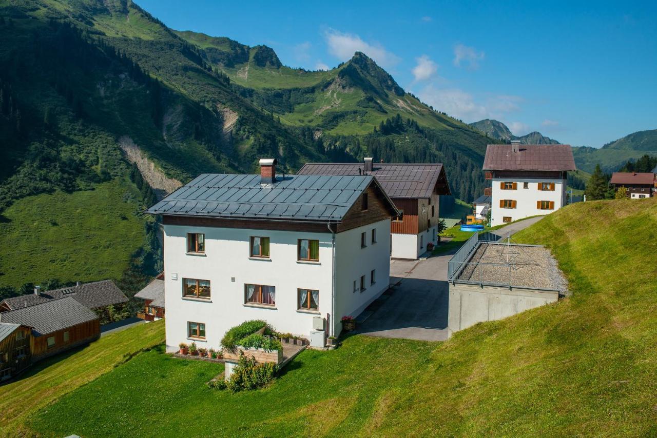 Haus Furka Hotell Damuels Eksteriør bilde