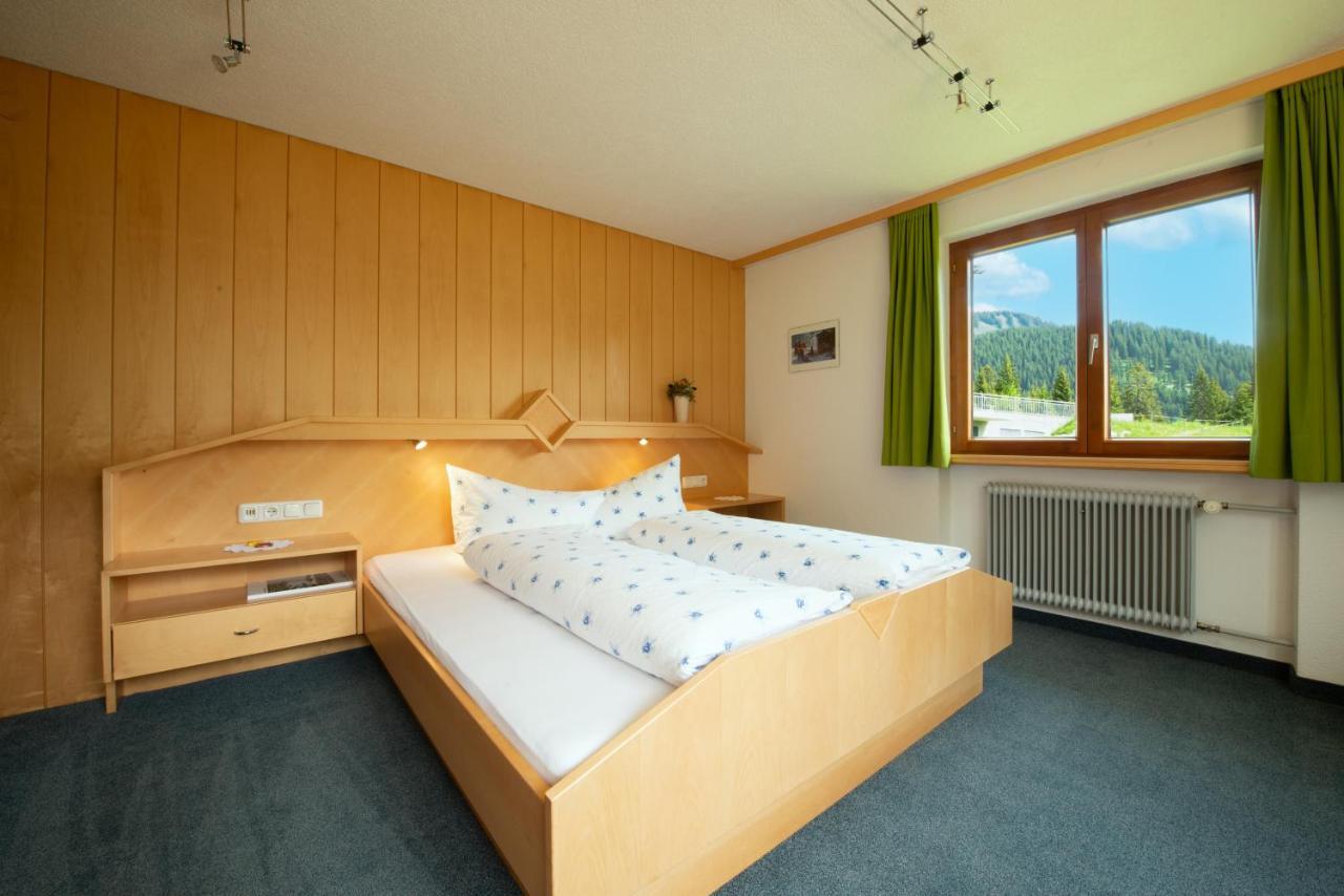 Haus Furka Hotell Damuels Eksteriør bilde