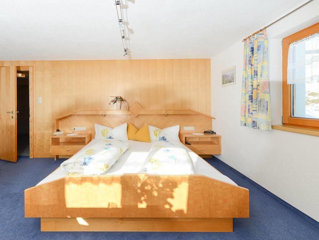 Haus Furka Hotell Damuels Eksteriør bilde