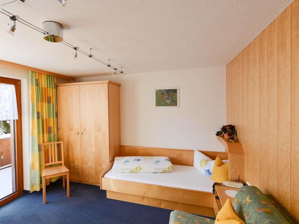 Haus Furka Hotell Damuels Eksteriør bilde