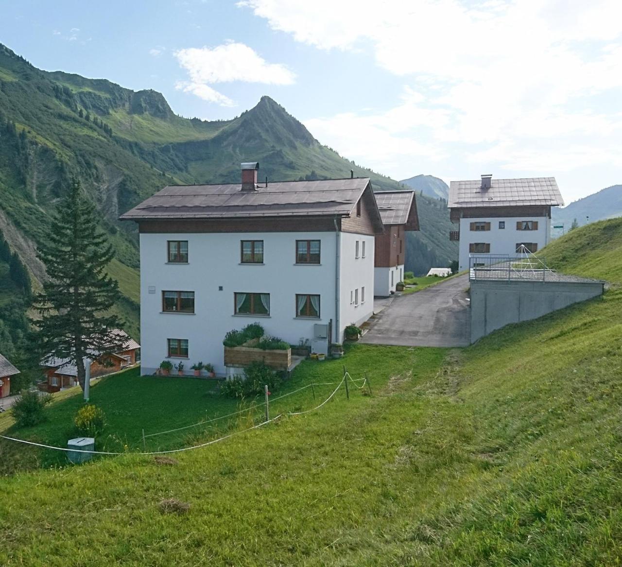 Haus Furka Hotell Damuels Eksteriør bilde